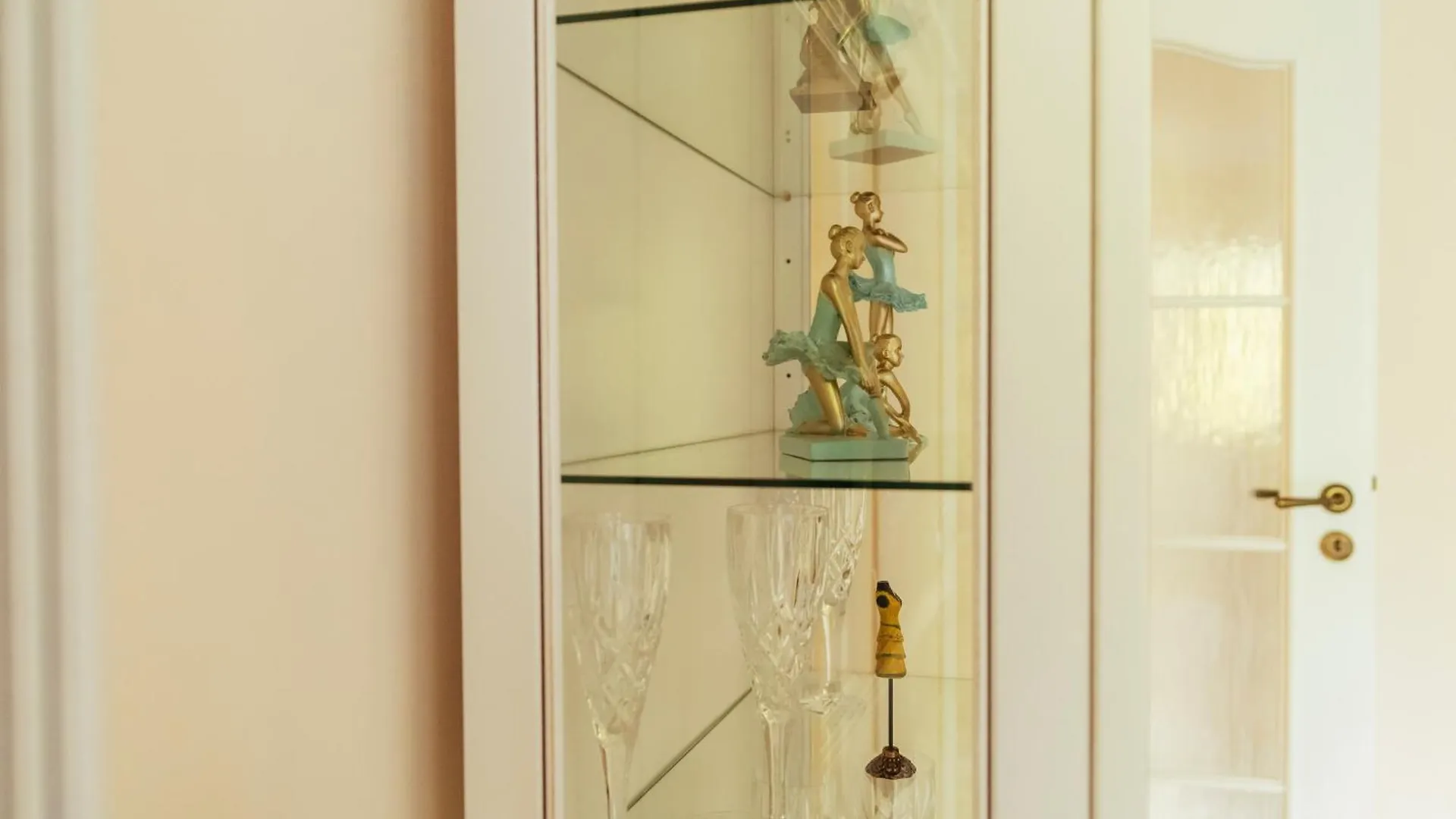 Herastrau Park Luxury Apartment Bucharest